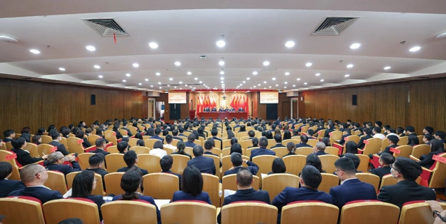 宜化集團2024年度工作總結(jié)暨技術(shù)創(chuàng)新表彰大會、七屆四次職工代表大會勝利閉幕(圖1)